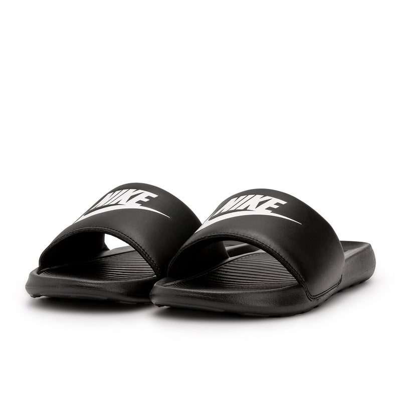 Nike slides in store hotsell